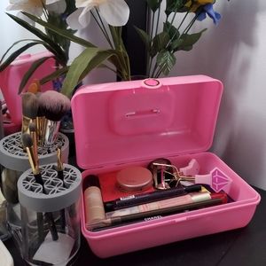 NWT 90s inspired accessory/ makeup case